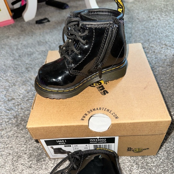 Toddler girl gently worn DrMartens black patent boots size 5c - Picture 1 of 4